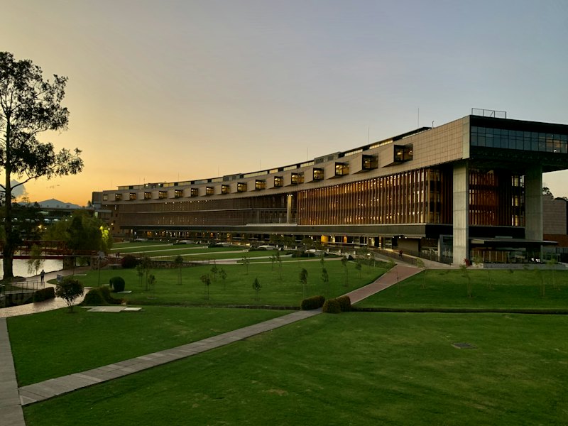 Edificio de un campus universitario en Chía, Colombia